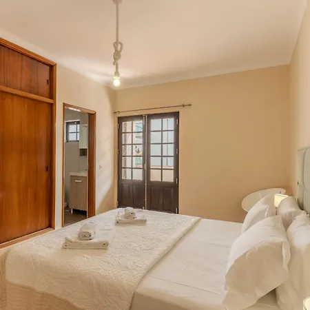 #389 W Share Pool Spacious 3-br *