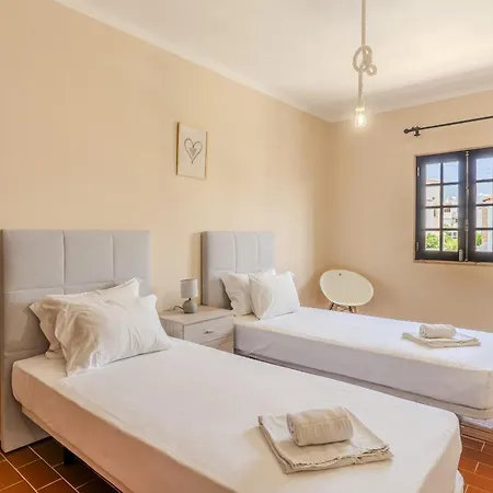#389 W Share Pool Spacious 3-br Apartament Albufeira